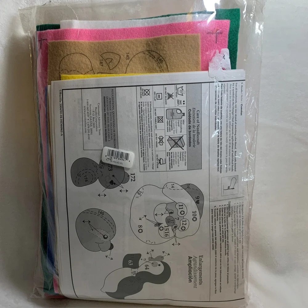 Christmas Bucilla Felt Appliqué Craft Tree Skirt Kit 84961 Woodland Holidays 42